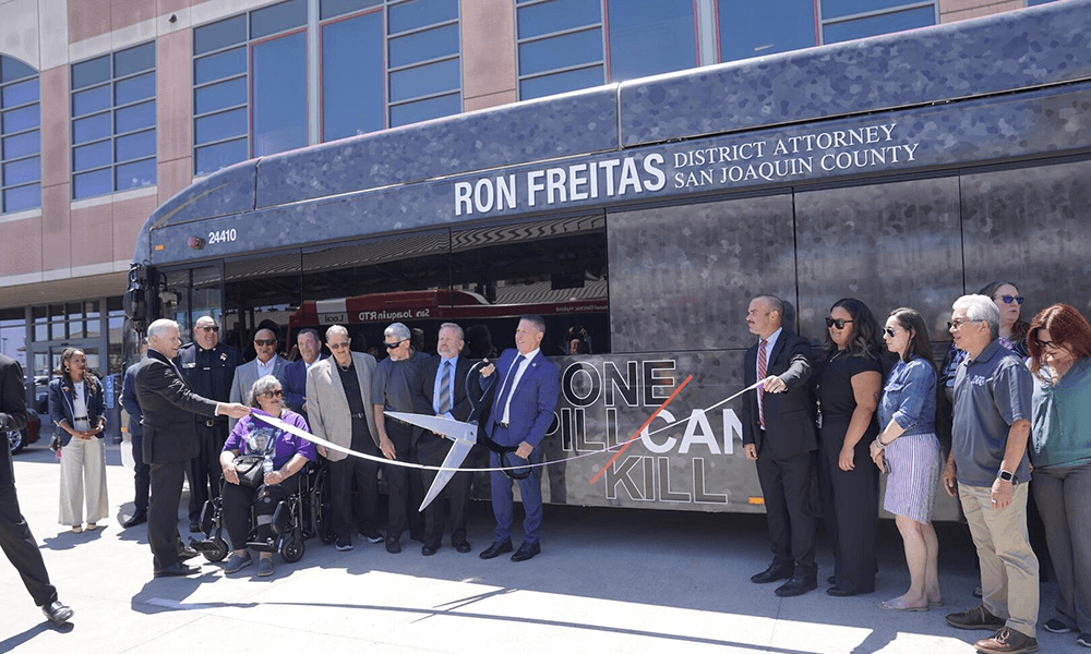 RTD and the District Attorney's Office Unveils "One Pill Can Kill" Bus Wrap